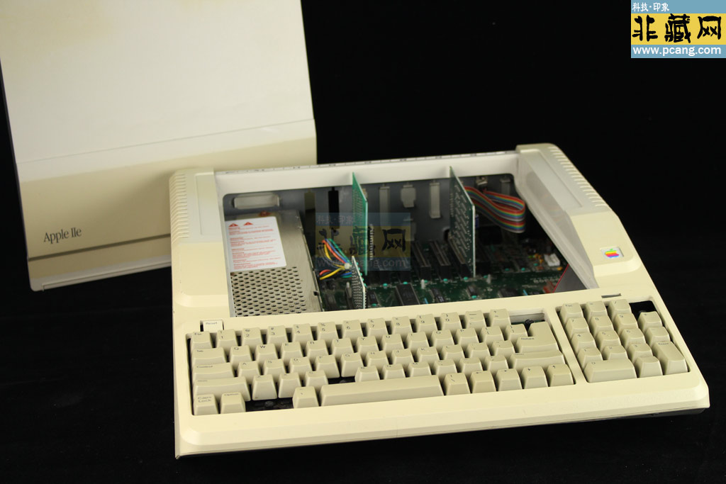 APPLE IIe Platinum